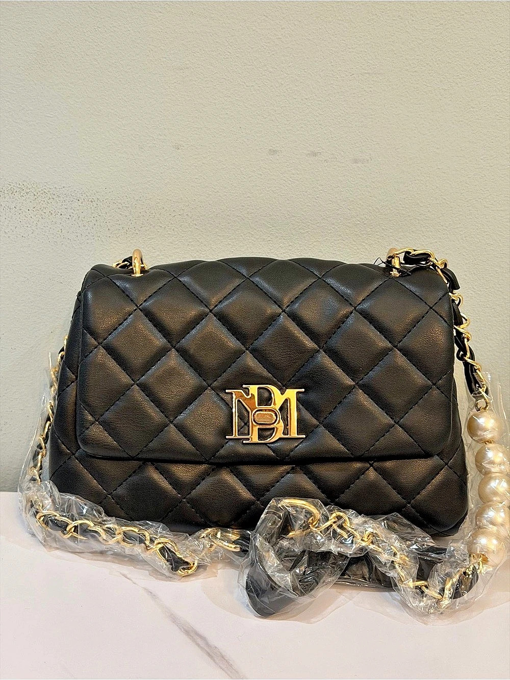 Badgley Mischka Quilted Messenger Pearl Bag Quilted Shoulder Bag in Black NWT